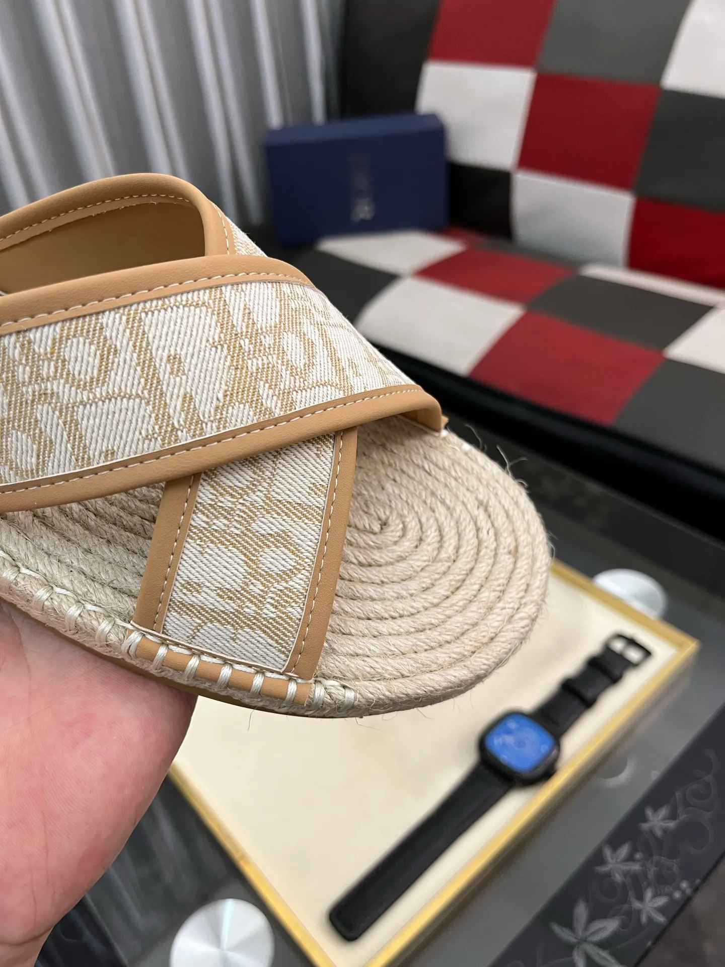 Men's shoes💰320⌚️⌚️DIOR Dior slippers New slippers are on sale simultaneously. Original materials imported from Italy. Fully imported sheepskin lining, sole: original sole provided by the original factory, exclusive movable molded sole, super comfortable, original factory follow-up goods, 🔍🔍high quality, can be entered and exited the counter at will, code number: 38-442️⃣colors available